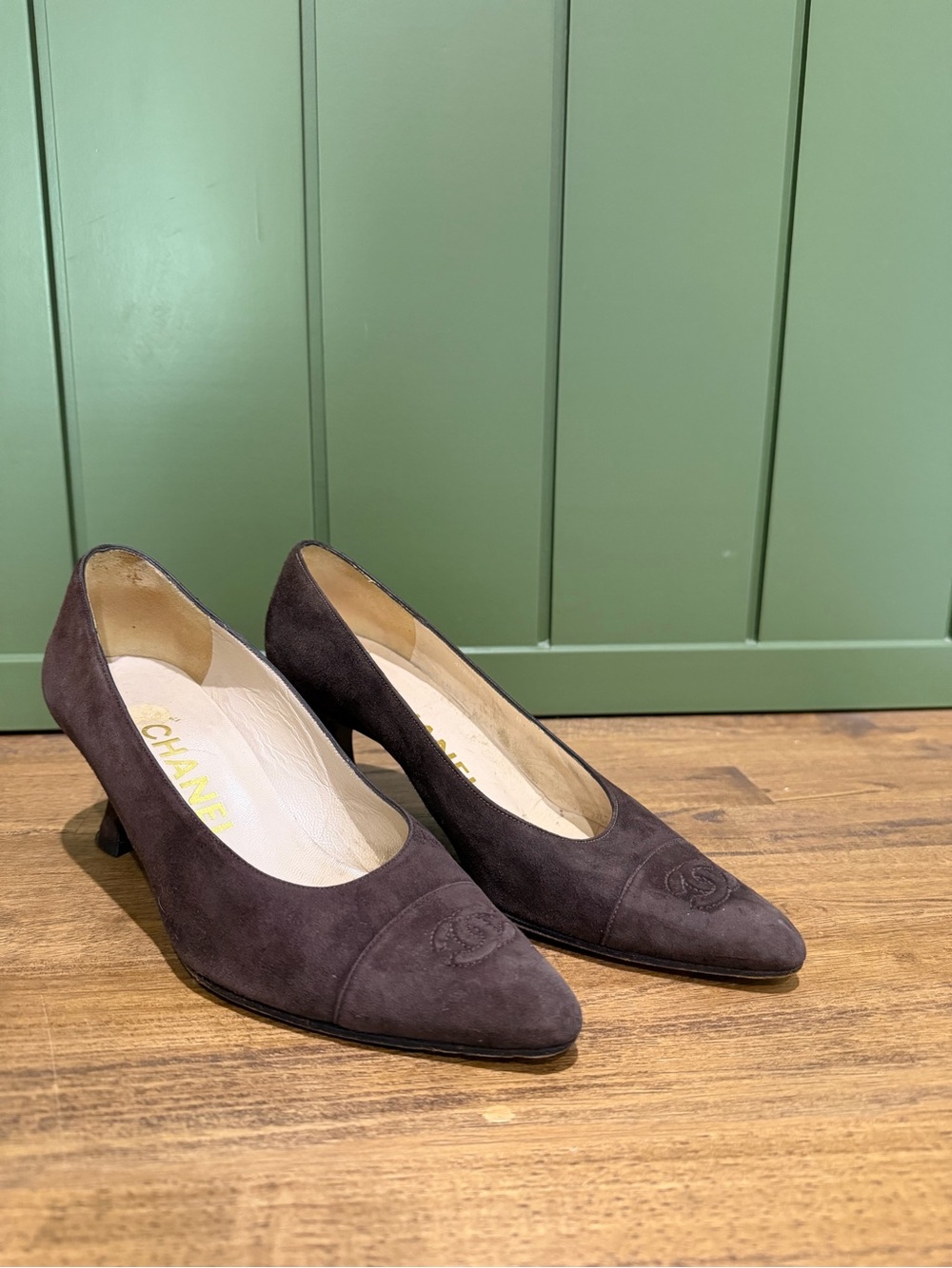 CHANEL Dark Brown Suede Pointed-Toe Kitten Heels